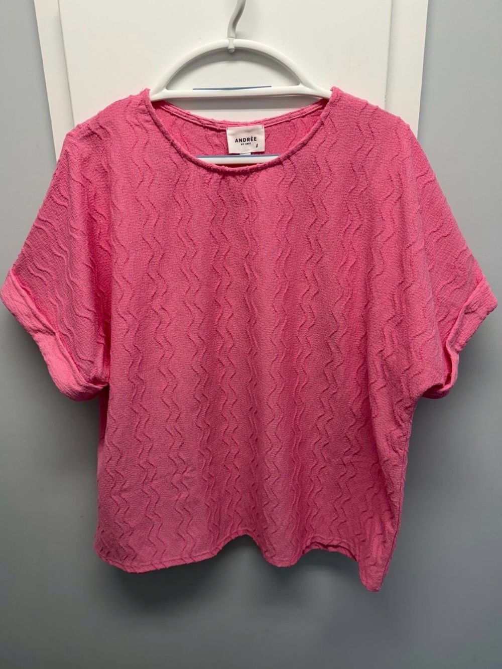 ANDREE BY UNIT Pink Short Sleeve Textured Wave Top
